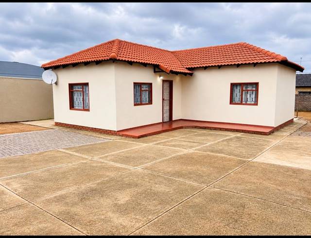 2 BEDROOM HOUSE FOR SALE IN MABOPANE UNIT U